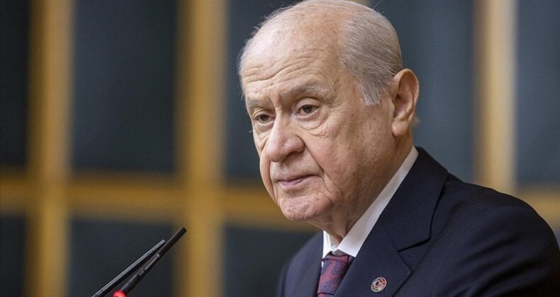 Devlet Bahçeli’den Ahmet Davutoğlu’na salvolar