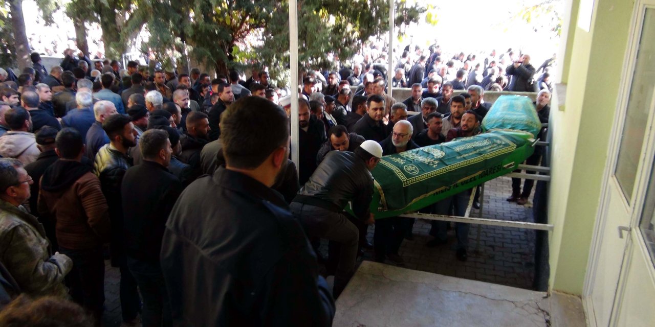 Göçük altında kalan 2 işçi toprağa verildi