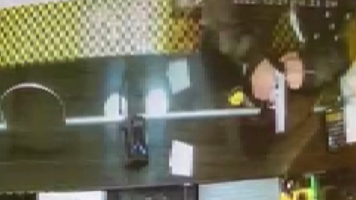 İstanbul’da, para transfer merkezinde soygun girişimi kamerada