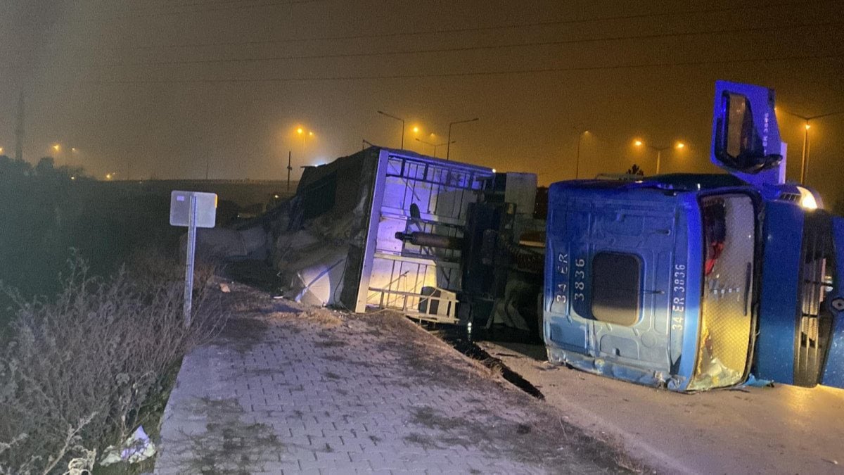 Kütahya’da alkollü sürücünün kullandığı tır kaza yaptı