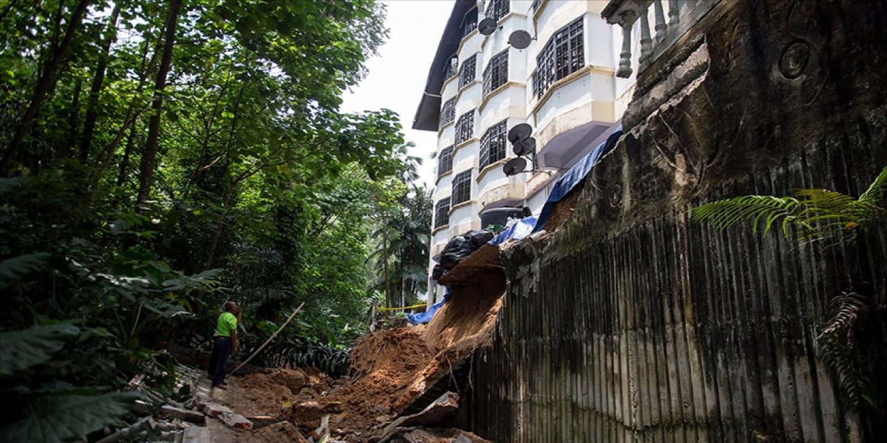 Malezya’da toprak kayması: 16 ölü