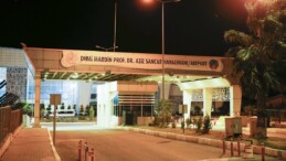 Mardin Havalimanı’nın girişine yeni ismi asıldı