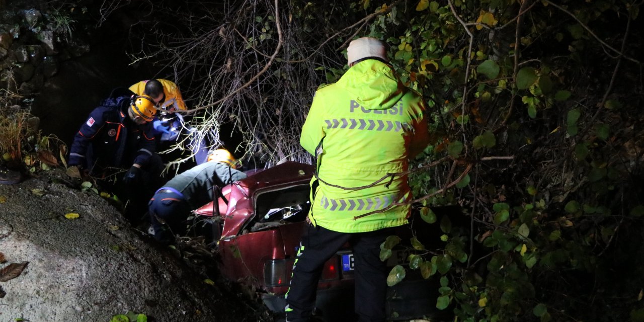 Otomobil su kanalına uçtu