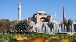 Yunan gazetesi, Ayasofya’yı kilise gibi göstermeye çalıştı