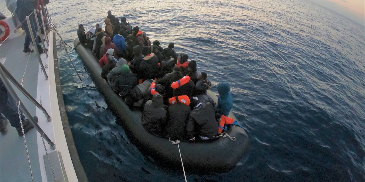 Yunan güçlerinin ittiği göçmenler kurtarıldı