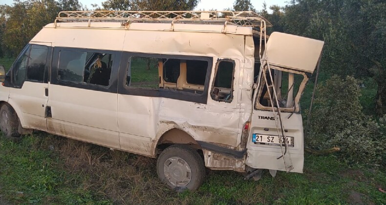 Zeytin işçilerini taşıyan minibüse TIR çarptı: 1 ölü, 7 yaralı