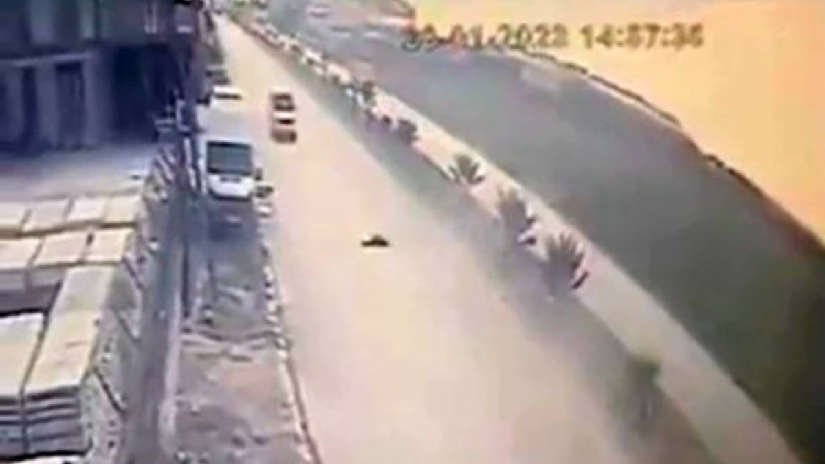 Adana’da sokak köpeğinden kaçarken minibüsün çarptığı çocuk öldü