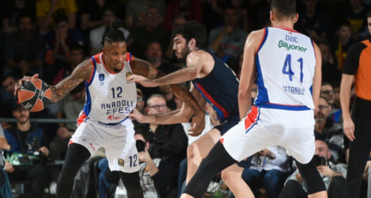 Anadolu Efes, Barcelona’yı yendi