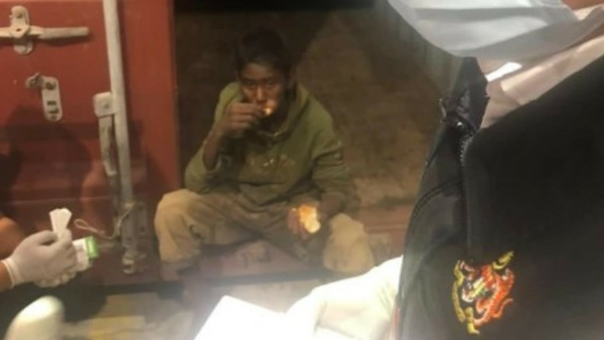 Bangladeş’ta konteynere saklanan sokak, Malezya’da kurtarıldı