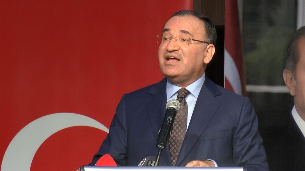 Bekir Bozdağ: 6’lı masa cumhurbaşkanı değil özel kalem müdürü arıyor