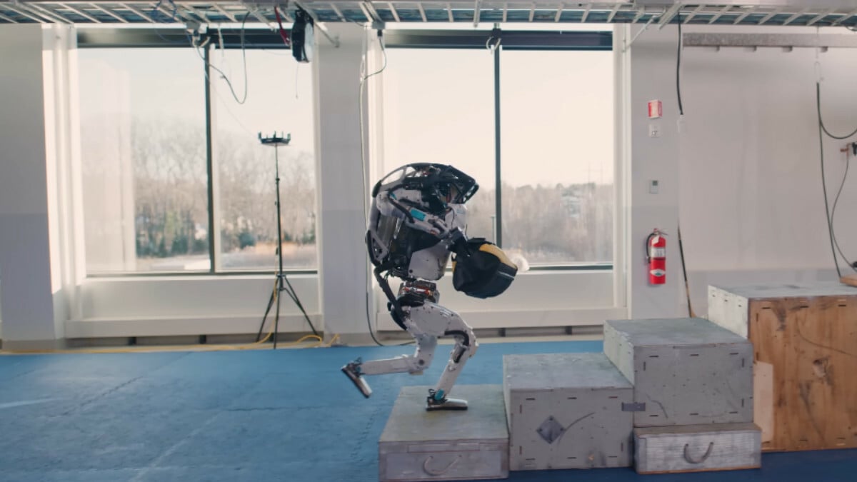 Boston Dynamics’in robotu hünerlerini sergiledi