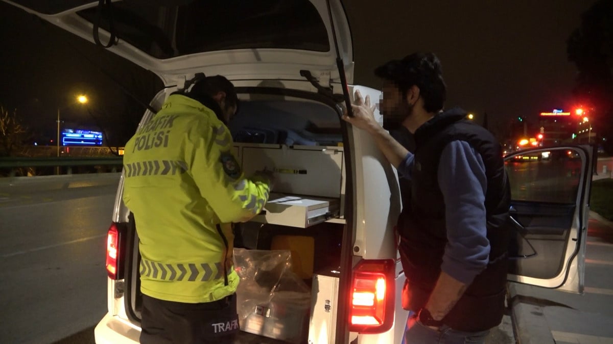 Bursa’da alkollü sürücü polislerden sigara istedi