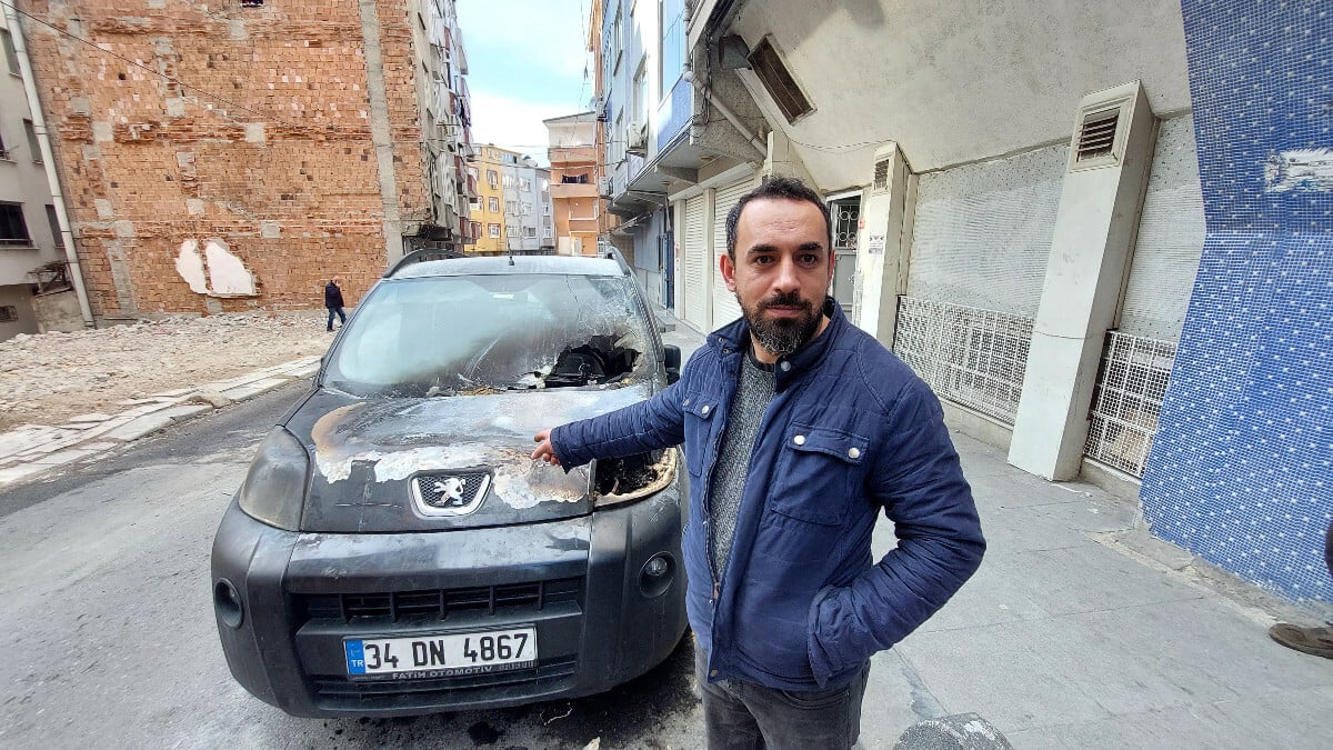 Esenler’de madde bağımlısı genç arabayı yaktı