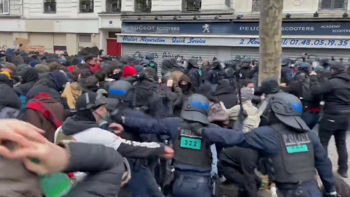 Fransa’da emeklilik yaşı protestolarında polisten sert müdahale