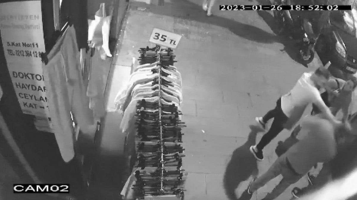 İstanbul’da kadını taciz eden sapığa esnaf dayağı