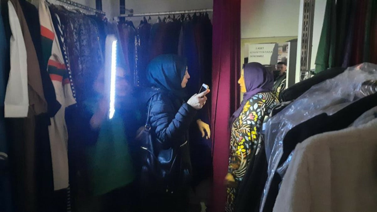 İstanbul’da müşterilerin karanlıkta alışveriş yaptığı butik şaşkına çevirdi