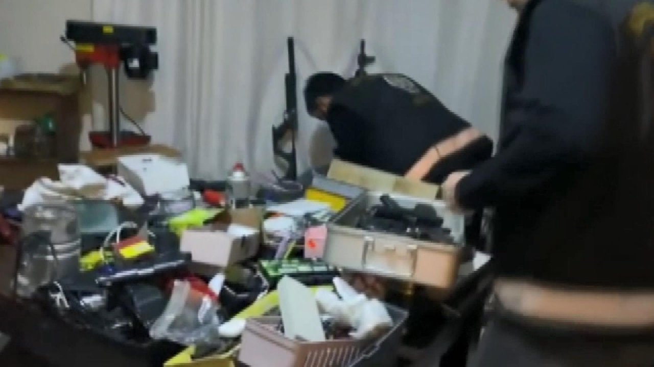 Küçükçekmece’de cephanelik çıktı