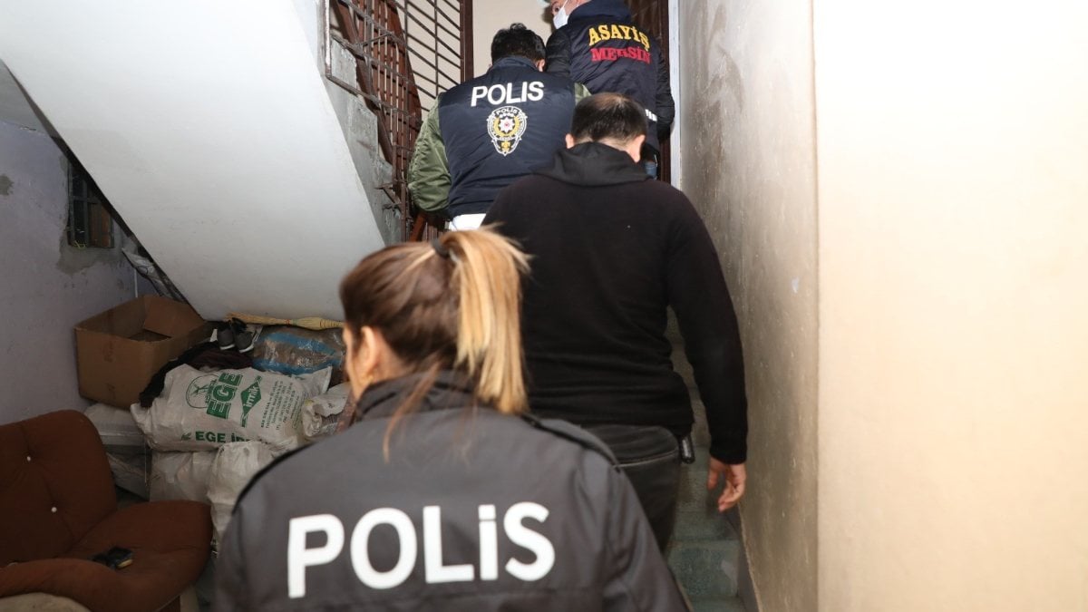 Mersin’de, çeşitli suçlardan aranan 32 şüpheli yakalandı