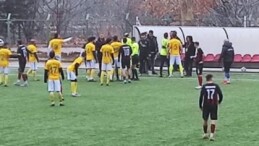 Oyundan alınan futbolcunun bıçaklı dönüşü