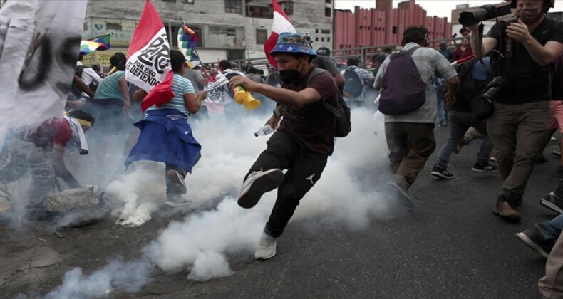 Peru’da öfkeli halk OHAL tanımadı: Binler sokakta