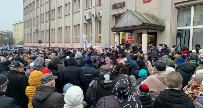 Polonya’da halk, artan enerji fiyatlarını protesto etti