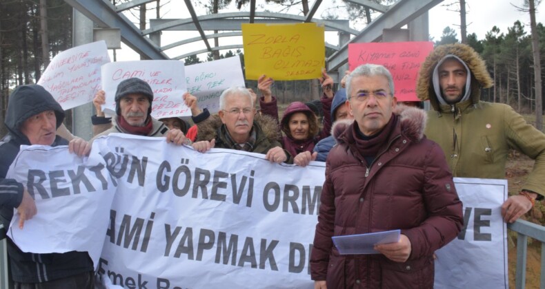 Sinop Üniversitesi’nde protesto: Rektörün görevi cami yapmak değil, bilimsel eğitimdir