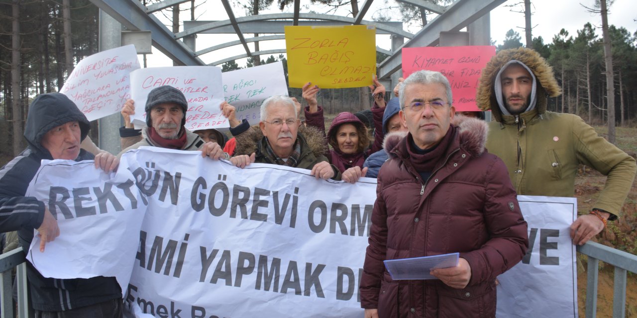 Sinop Üniversitesi’nde protesto: Rektörün görevi cami yapmak değil, bilimsel eğitimdir