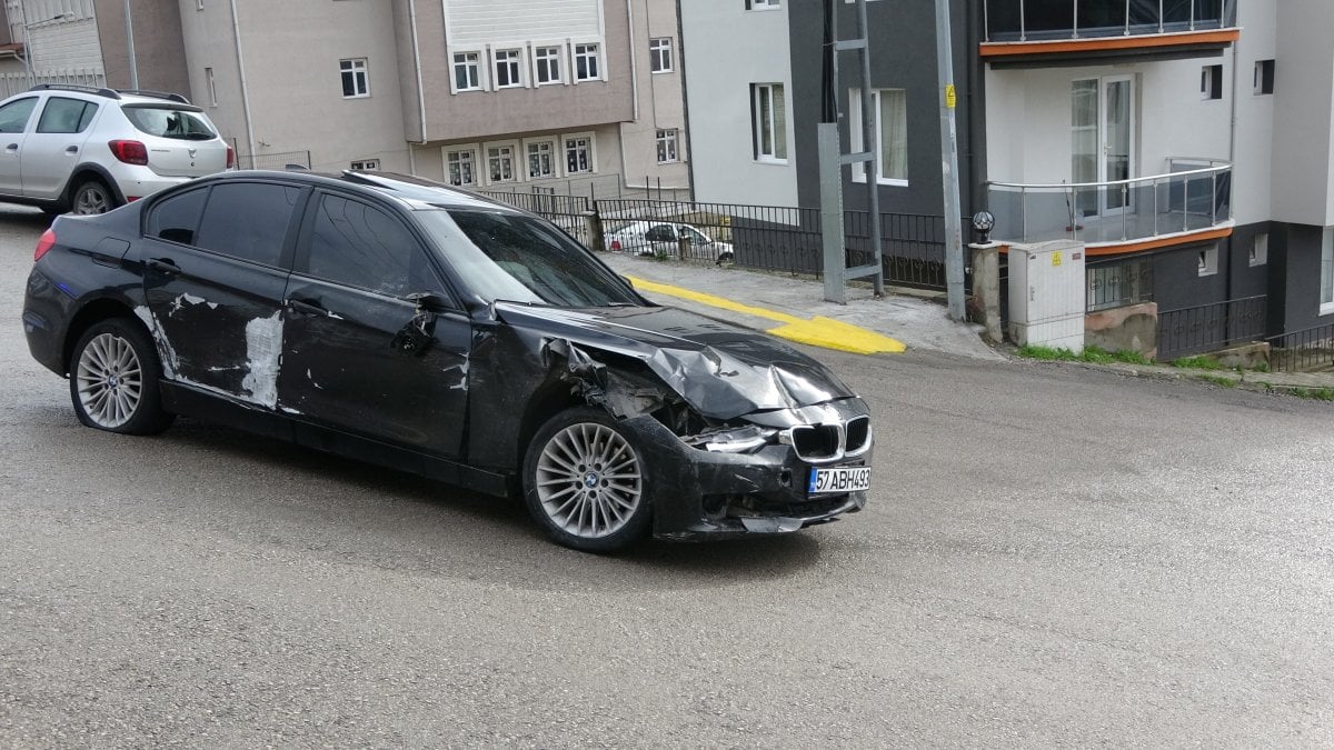 Sinop’ta kaza yaptı, aracı yol ortasında bırakıp kaçtı