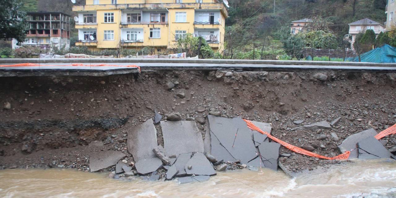 Taşkınların önlenmesi için yapılan yol çöktü