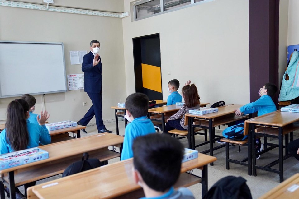 116 bin 238 öğrenci nakil oldu