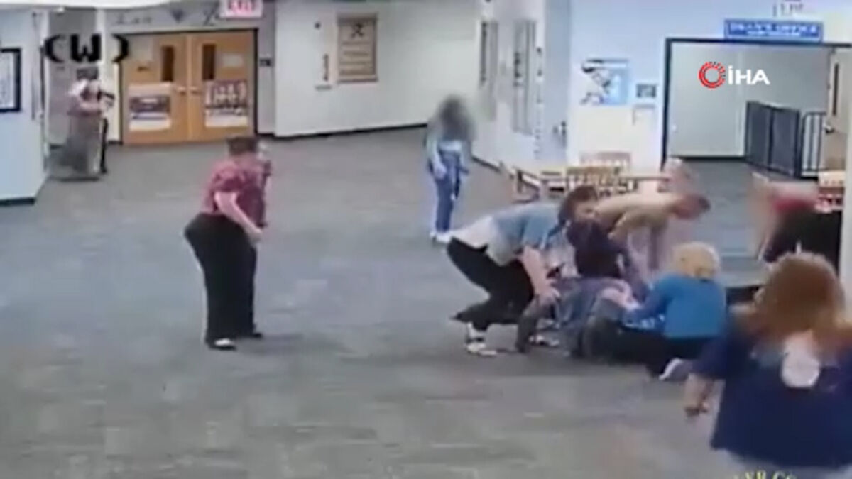 ABD’de öğrenci şiddeti: Oyun konsoluna el koyan öğretmenine saldırdı