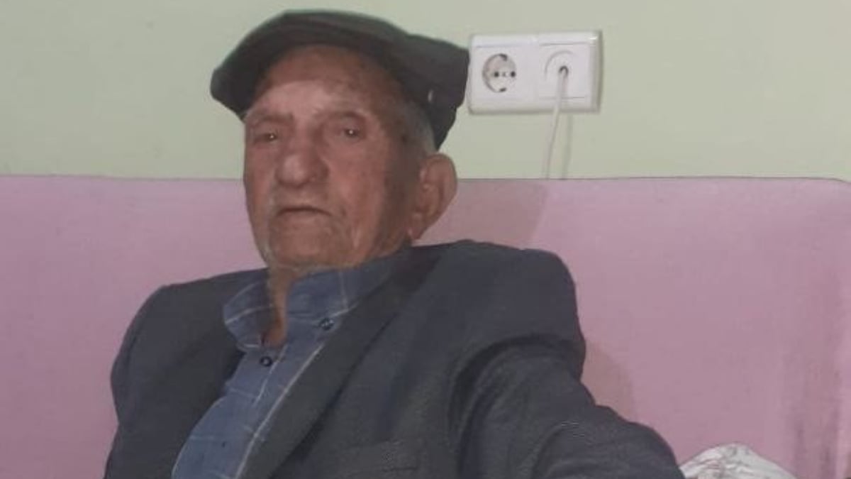 Adana’da evindeki yangında hayatını kaybeden yaşlı adam son yolculuğuna uğurlandı.