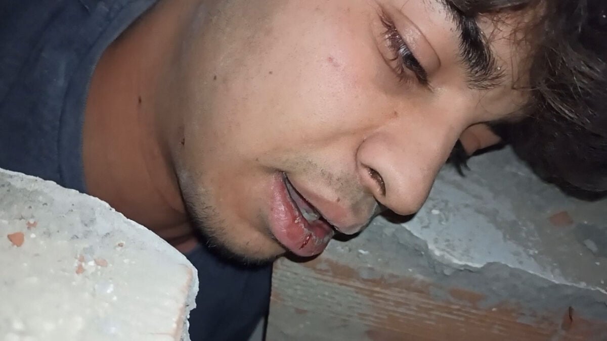 Adıyaman’da enkaz altına son videom diyerek çekim yapan genç enkazdan çıkarıldı