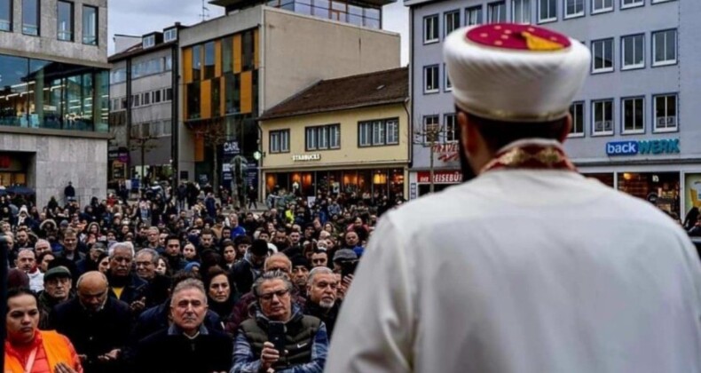 Almanya’da imamlar ve papazlar Türkiye için dua etti