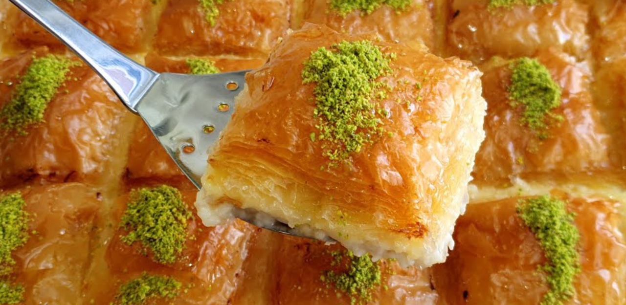 Bakmayın börek dendiğine! Aslında Laz böreği bir tatlı, hem de karabiberli…