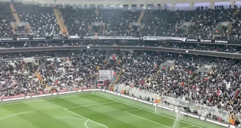 Bir grup Beşiktaş taraftarından ‘Hükümet istifa’ tezahüratı