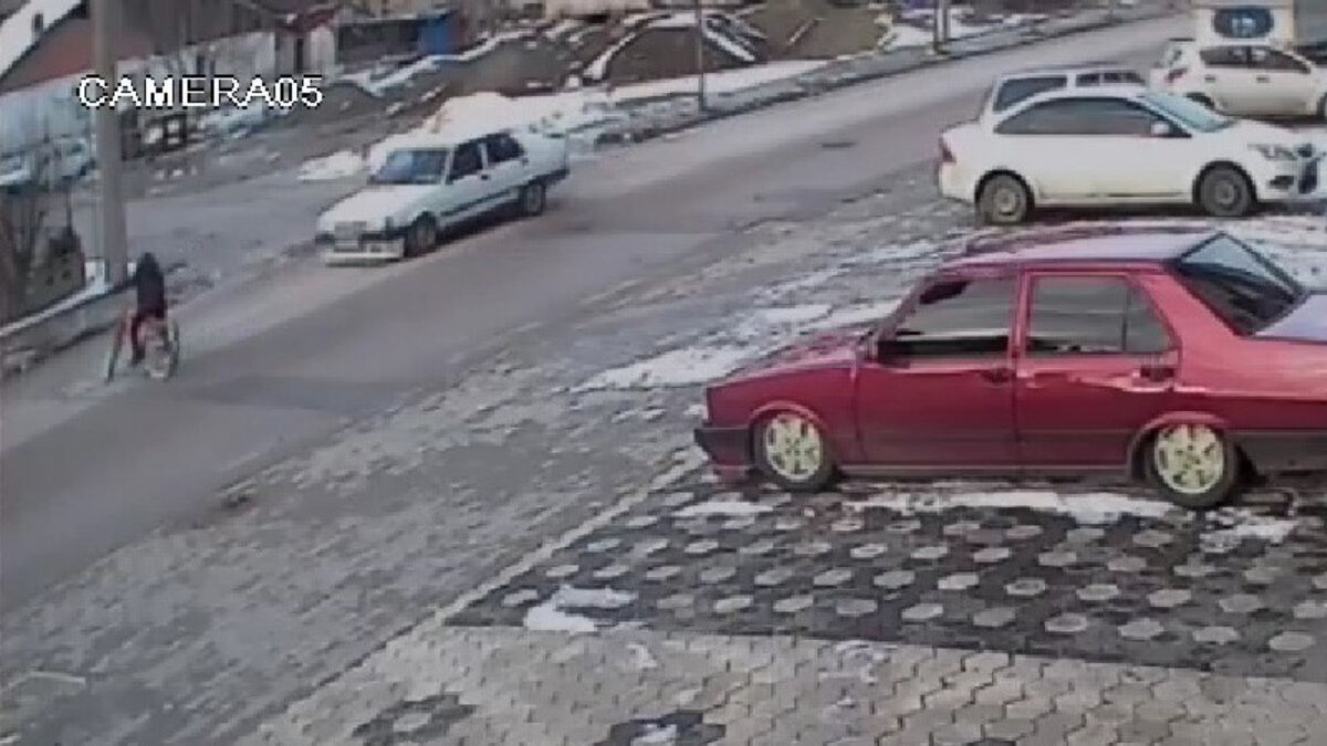 Bolu’da otomobilin çarptığı çocuk, ağır yaralandı