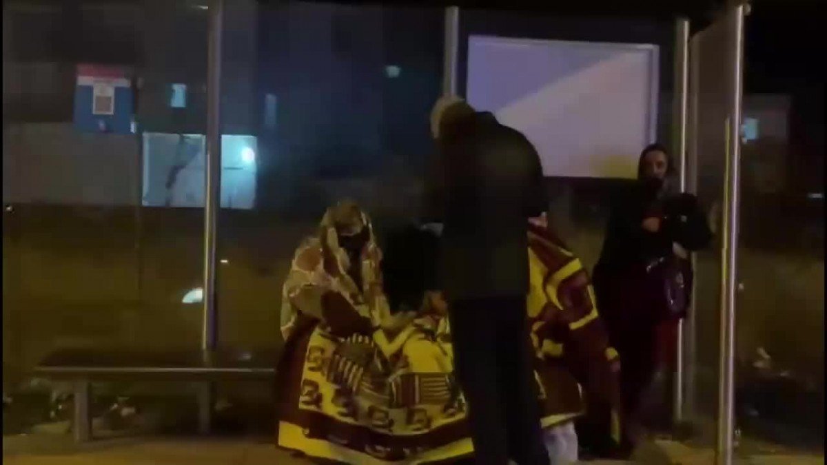 Çorum’da meydana gelen 3 depremin ardından vatandaşlar geceyi sokakta geçirdi