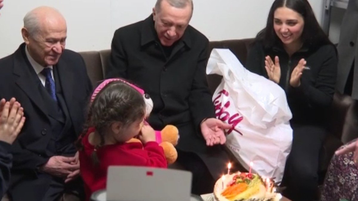 Cumhurbaşkanı Erdoğan, afetzede bir kız çocuğunun doğum gününü kutladı