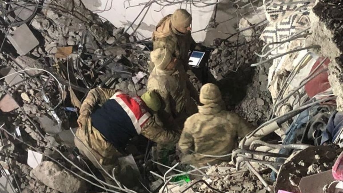 Deprem bölgesi için 350 savcı çalışıyor