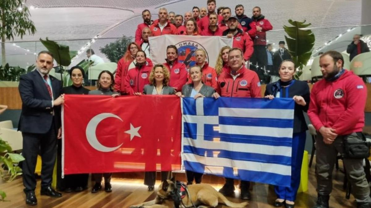 Deprem bölgesinde arama kurtarma çalışmalarına katılan Yunan ekip ülkesine döndü