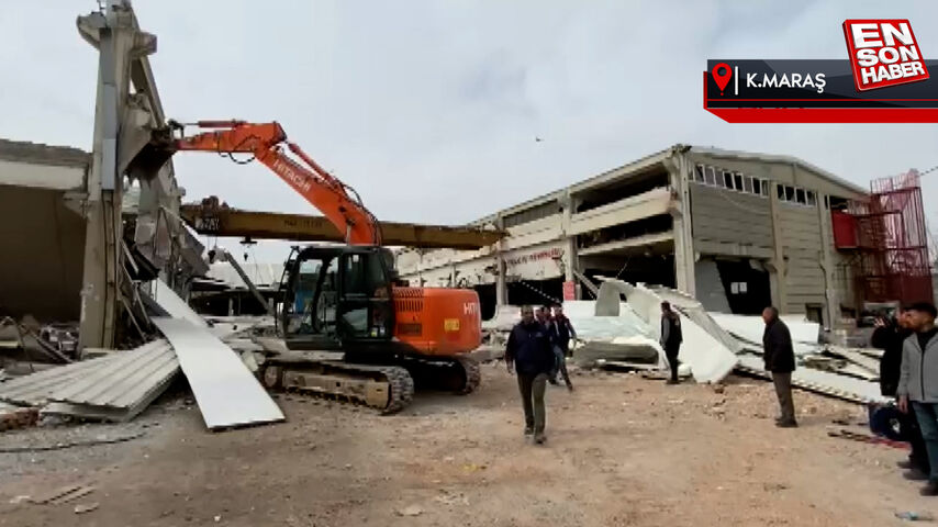 Depremin merkezi Kahramanmaraş’ta iş yerinin çatısı çöktü