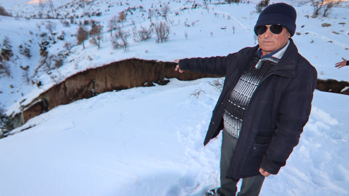 Depremin şiddetini ortaya koyan görüntü: Dağ yarıldı