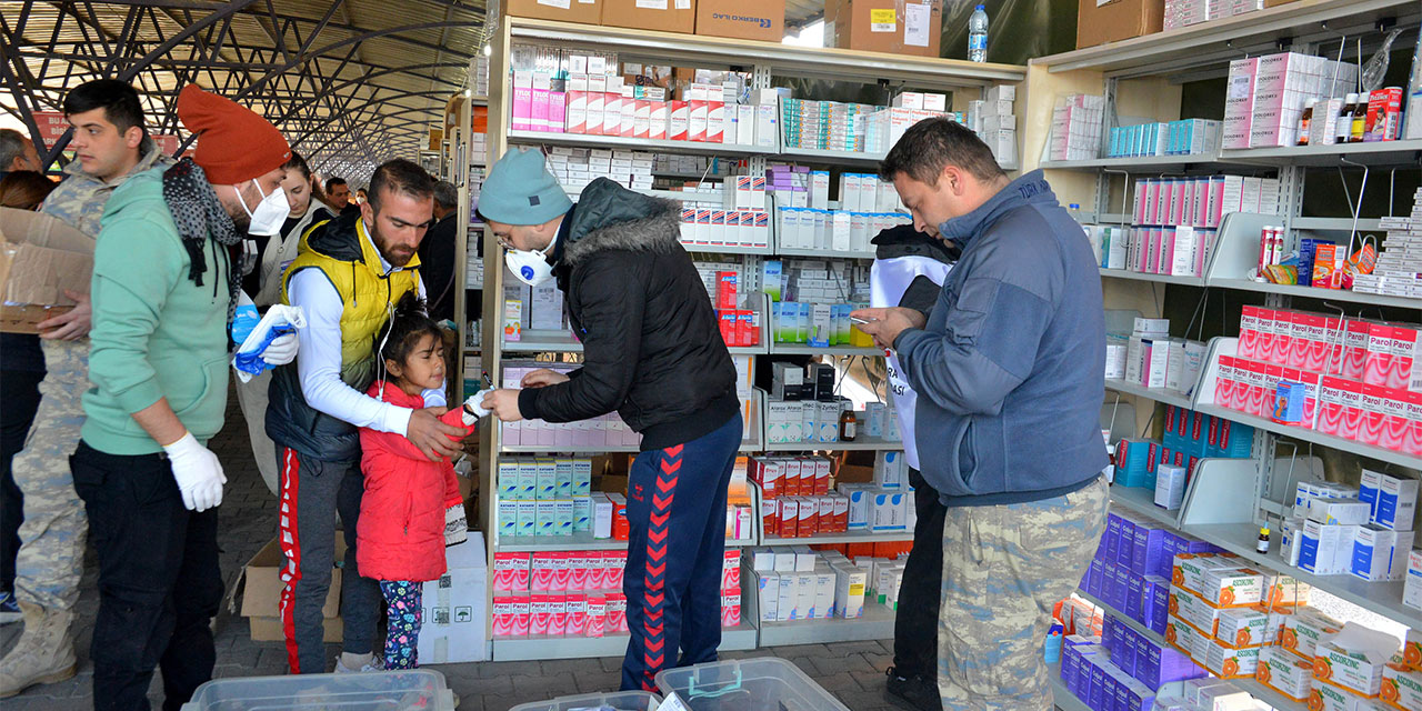 Depremzede eczacılardan ‘konteyner eczane’