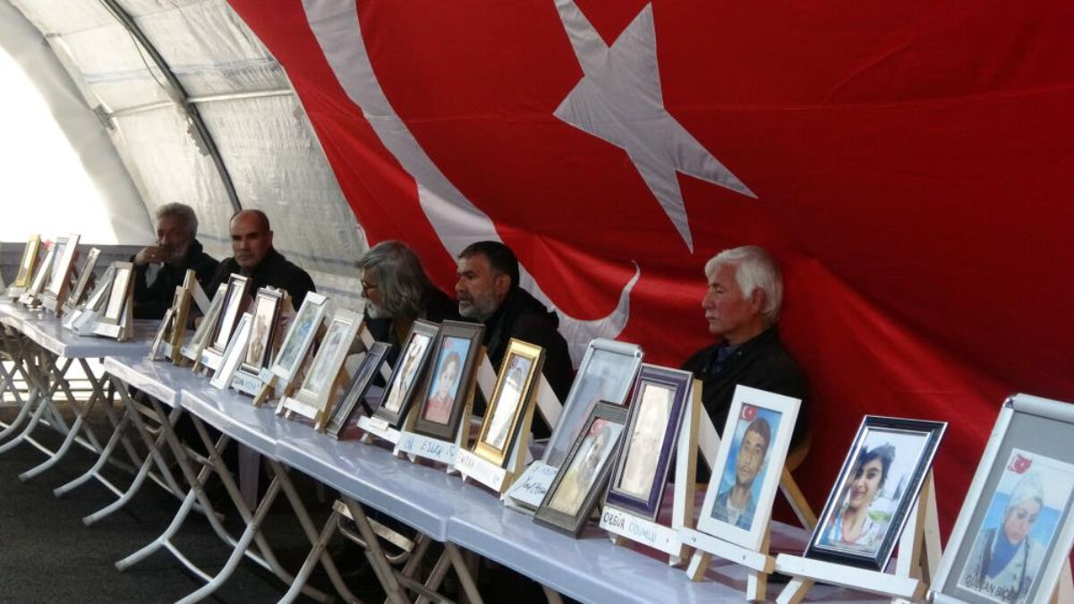 Diyarbakır anneleri evlat nöbetini sürdürüyor: Bin 275’inci güne ulaşan eylemde 39 aile evladına kavuştu