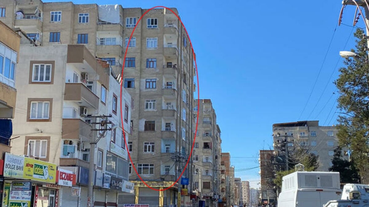 Diyarbakır’da çökme tehlikesi bulunan 9 katlı binanın olduğu cadde kapatıldı