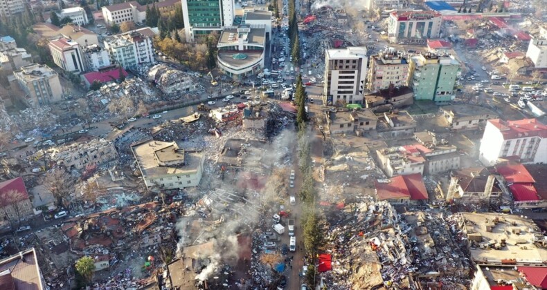 Dünyadan arama kurtarma ekipleri Türkiye’ye gelmeye devam ediyor