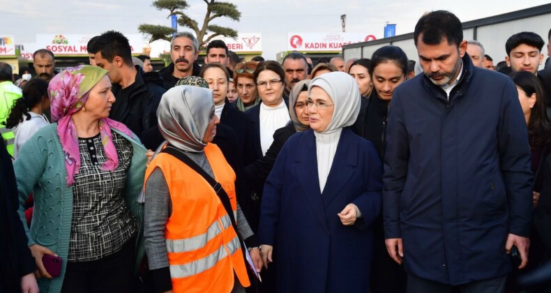 Emine Erdoğan’ın Gaziantep ziyareti esnasında depremzedenin söylediği sözler duygulandırdı