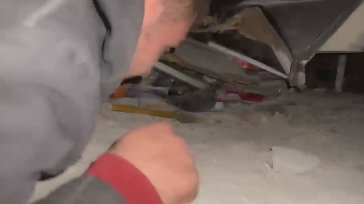 Ensonhaber, Hatay’da enkaz altındaki vatandaşla diyaloğu görüntüledi