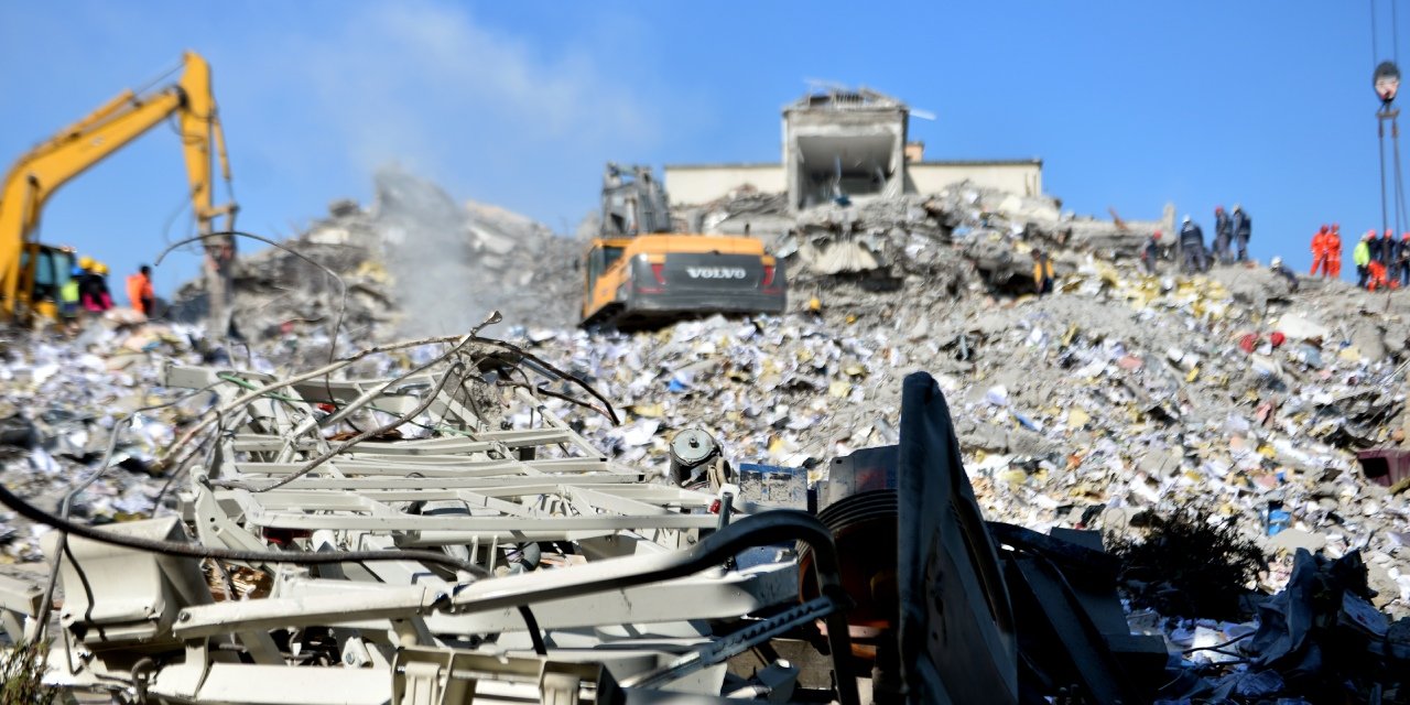 Facia ‘ben geliyorum’ demiş… Depremde yıkılan hastane için verilen rapora bakın!